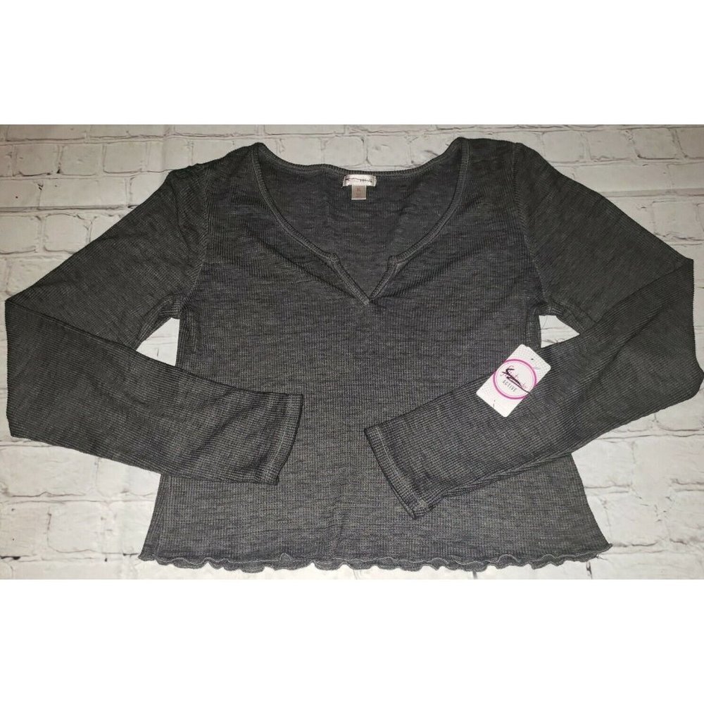 𝅺NWT Flirtitude Active Jrs Size XL Long-Sleeve Knit Lettuce Edge Top